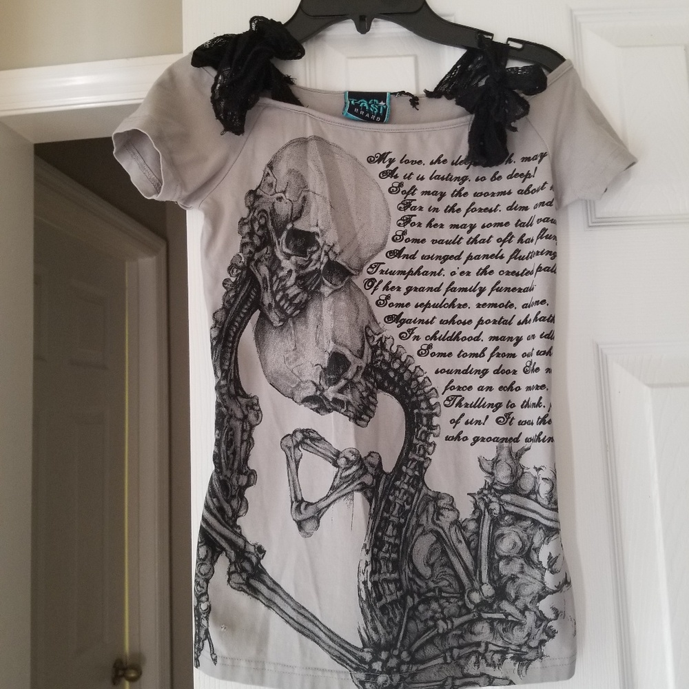 Too Fast Skull and Lace Top